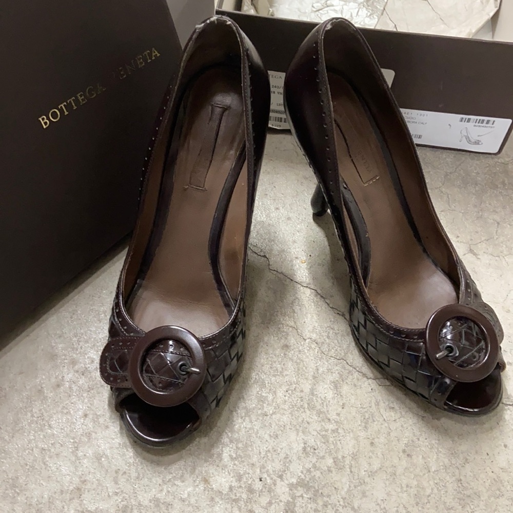 Bottega Veneta heels peek toed dark brown classic